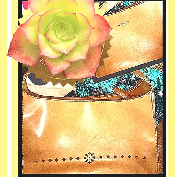 👠MONDONI Tan , Vegan Leather Handbag! Perfect Size 🦋 - Picture 2 of 3